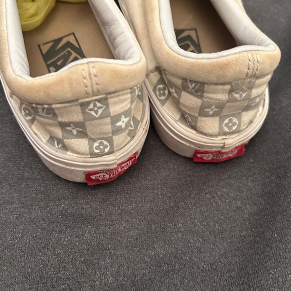 Vans - Picture 5 of 6